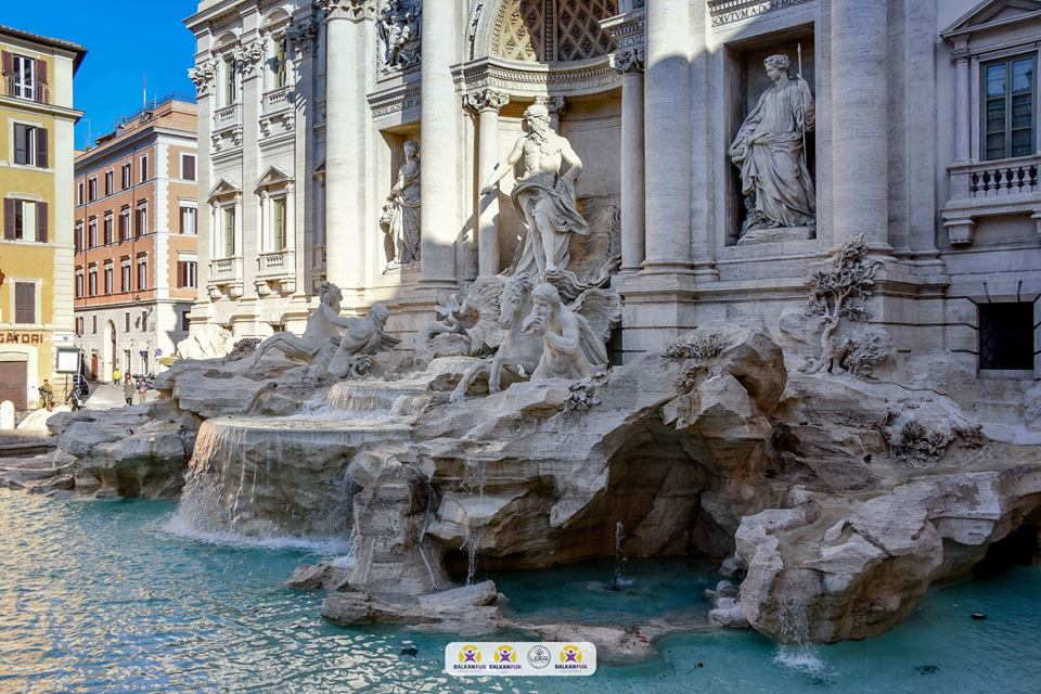 Fontana di Trevi Rim